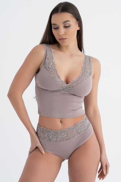 Lace lingerie set