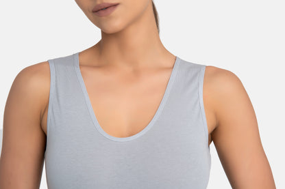Stringbody mit breiten Trägern